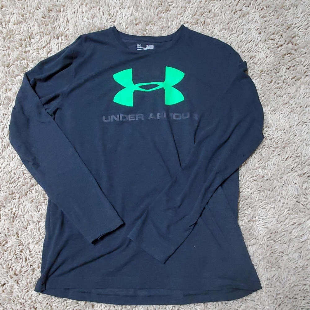 Like new Under Armour long sleeve Tshirt
